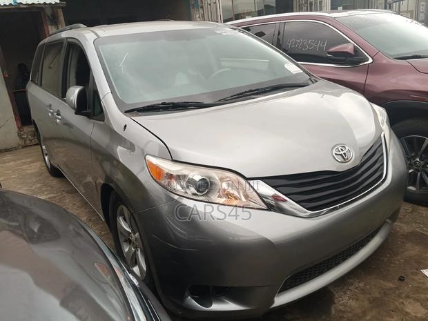 Toyota Sienna 2012 Gray