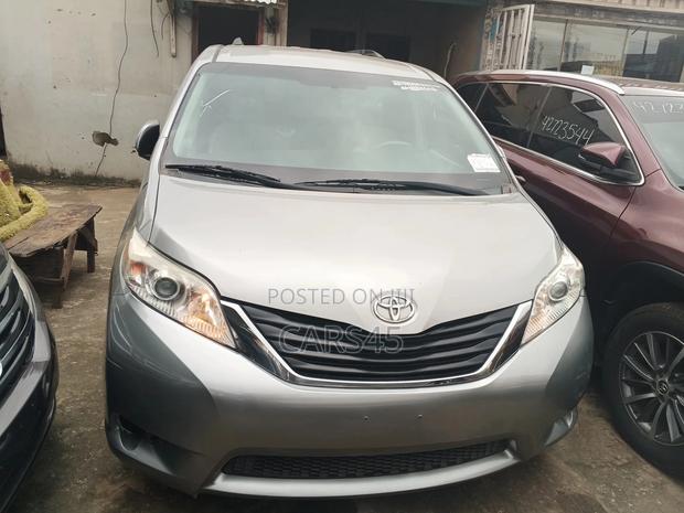 Toyota Sienna 2012 Gray