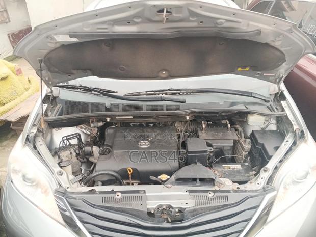 Toyota Sienna 2012 Gray