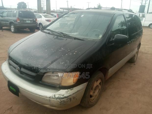 Toyota Sienna CE & 1 hatch 2000