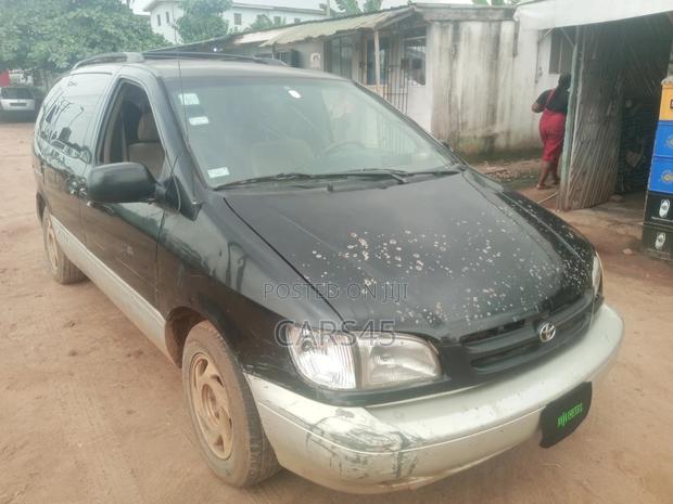 Toyota Sienna CE & 1 hatch 2000