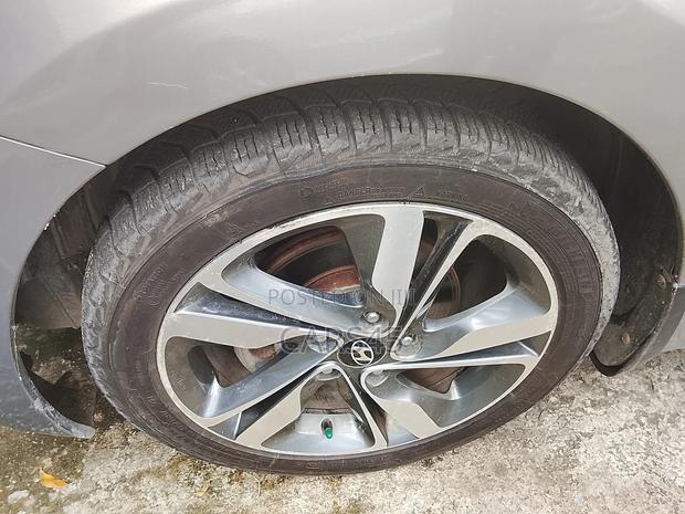 Hyundai Elantra Limited Sedan FWD (1.8L 4cyl 6A) 2016 Gray