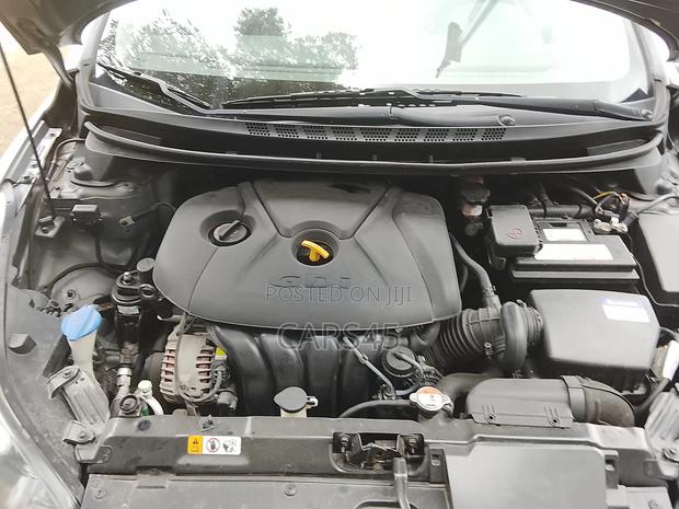 Hyundai Elantra Limited Sedan FWD (1.8L 4cyl 6A) 2016 Gray