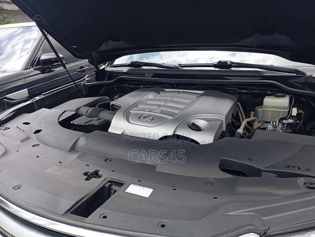 Lexus LX 570 AWD 2017 Blue