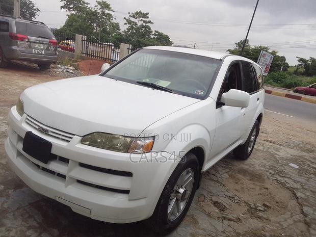 Isuzu Axiom 2004 White