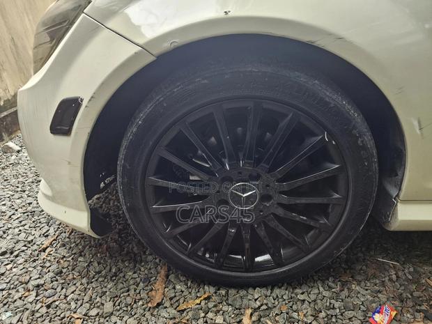 Mercedes-Benz C300 2011 White
