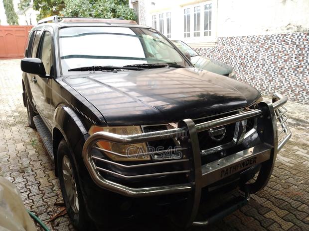 Nissan Pathfinder 2006 Black