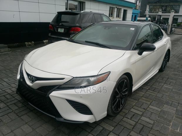 Toyota Camry XSE FWD (2.5L 4cyl 8AM) 2018 White