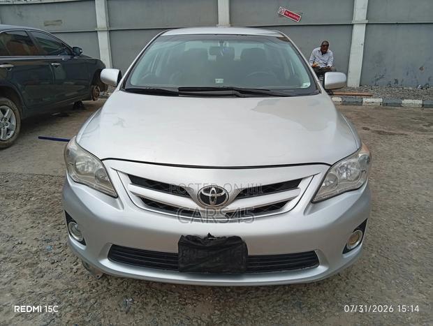 Toyota Corolla 2010 Silver