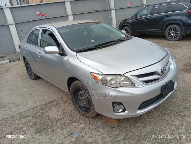 Toyota Corolla 2010 Silver