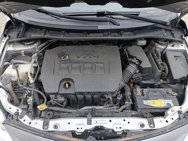 Toyota Corolla 2011 Silver