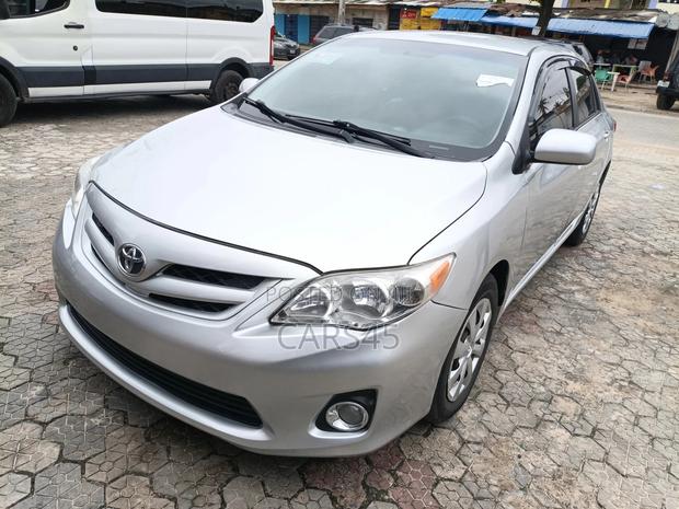 Toyota Corolla 2011 Silver