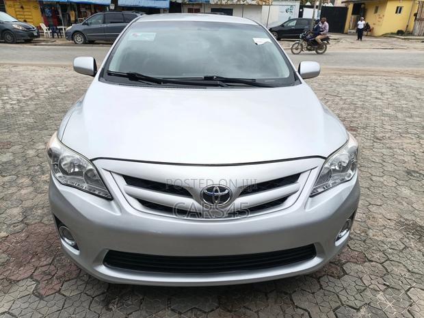 Toyota Corolla 2011 Silver