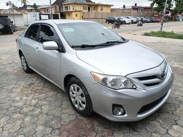 Toyota Corolla 2011 Silver