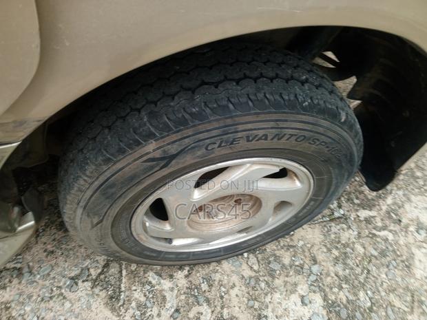 Toyota Sienna XLE & 1 hatch 2000 Gold