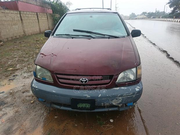 Toyota Sienna 2002 Red