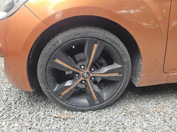 Hyundai Veloster 2012 Orange