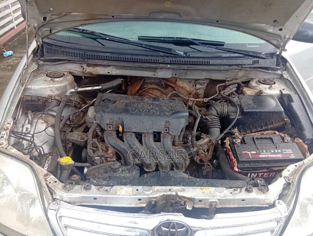 Toyota Corolla 2004 Silver