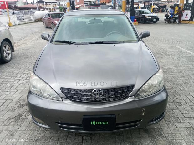 Toyota Camry 2002 Gray