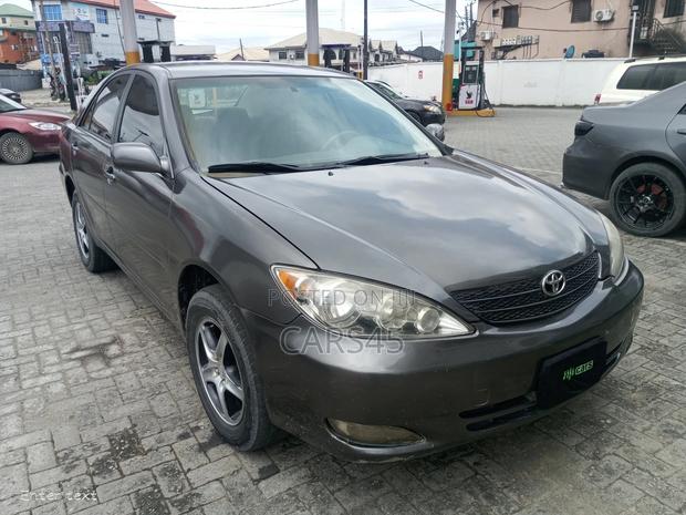 Toyota Camry 2002 Gray