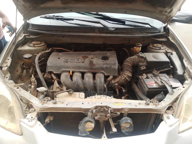 Toyota Matrix Hatchback FWD (1.8L 4cyl 5M) 2007 Silver
