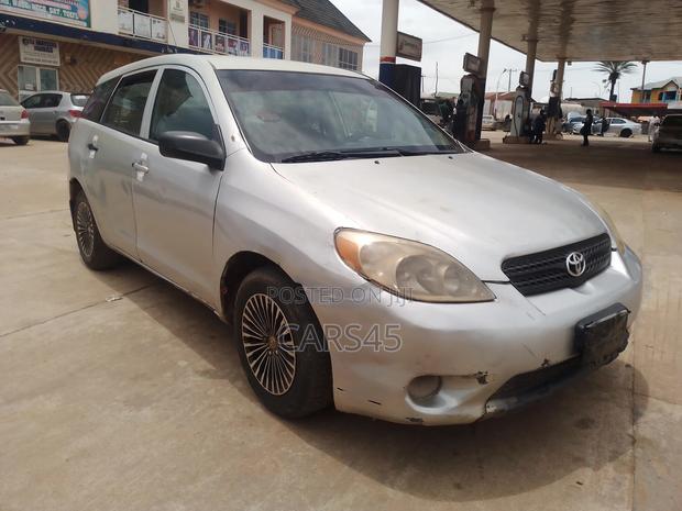 Toyota Matrix Hatchback FWD (1.8L 4cyl 5M) 2007 Silver