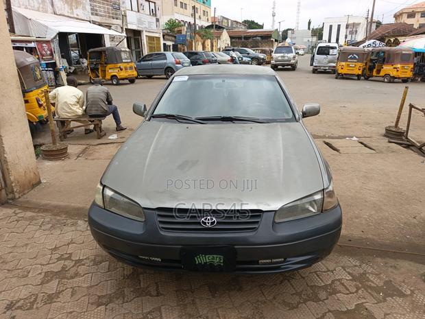 Toyota Camry 1999 Gray