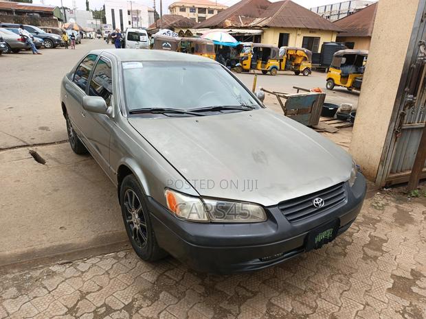 Toyota Camry 1999 Gray
