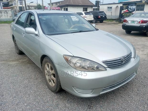 Toyota Camry 2002 Silver