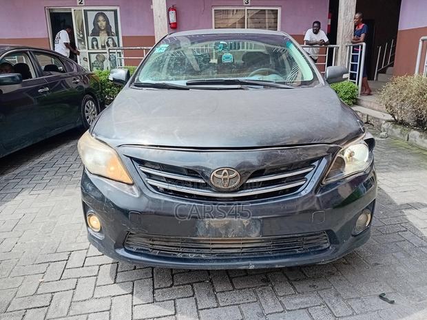 Toyota Corolla LE 4dr Sedan (1.8L 4cyl 4A) 2012 Black