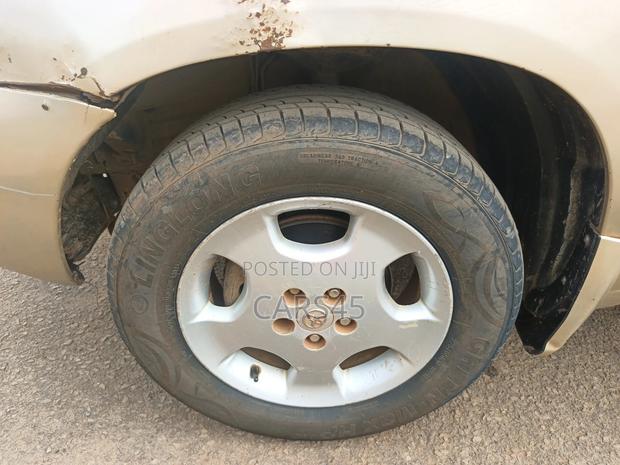 Toyota Highlander 2004 Gold