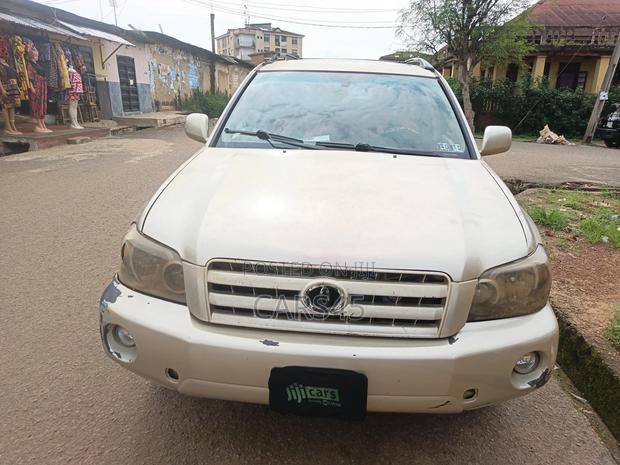 Toyota Highlander 2004 Gold