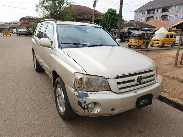 Toyota Highlander 2004 Gold
