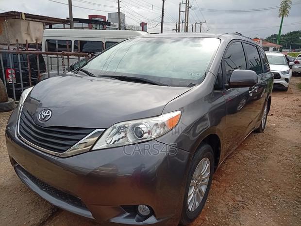 Toyota Sienna 2014 Gray