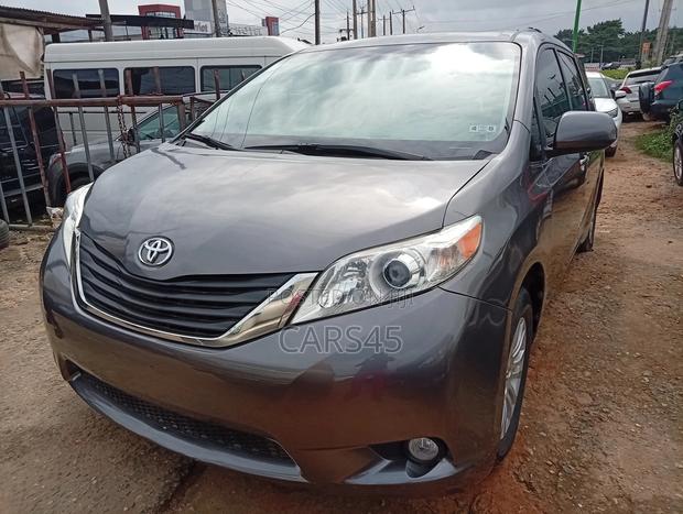 Toyota Sienna 2014 Gray