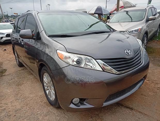 Toyota Sienna 2014 Gray