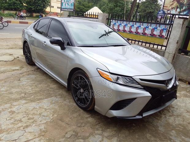 Toyota Camry XSE FWD 2020 Silver