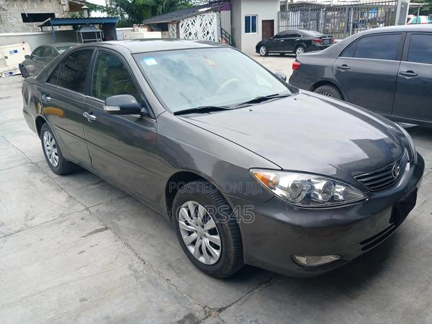 Toyota Camry 2002 Gray