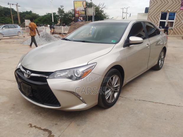 Toyota Camry 2015 Gold