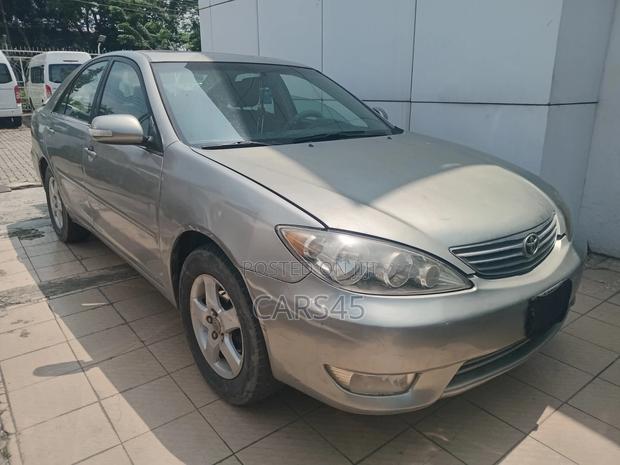 Toyota Camry 2005 Silver