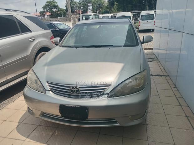 Toyota Camry 2005 Silver