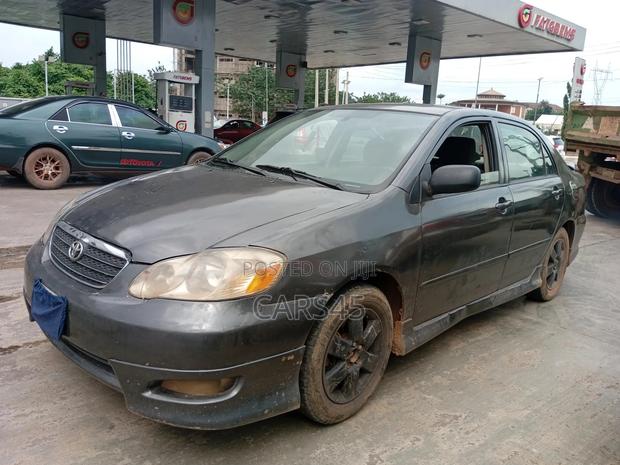 Toyota Corolla 2005 Gray