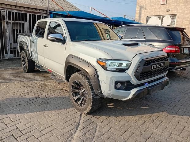 Toyota Tacoma 2011 Silver
