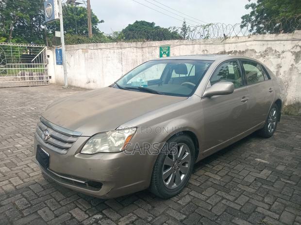 Toyota Avalon 2006 Gold