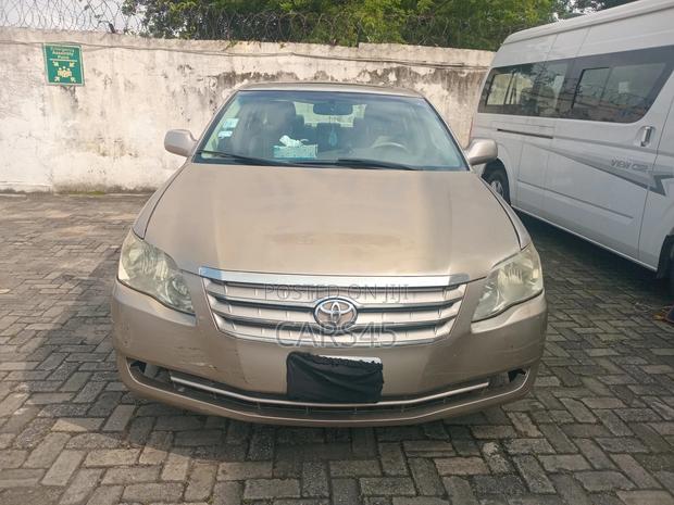 Toyota Avalon 2006 Gold