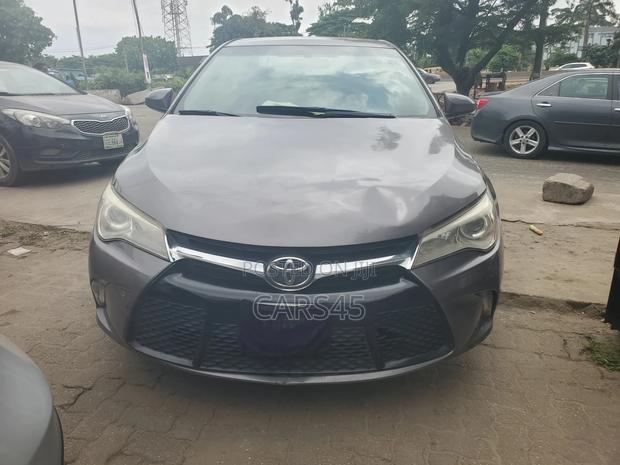 Toyota Camry LE 4dr Sedan (2.5L 4cyl 6A) 2017 Gray
