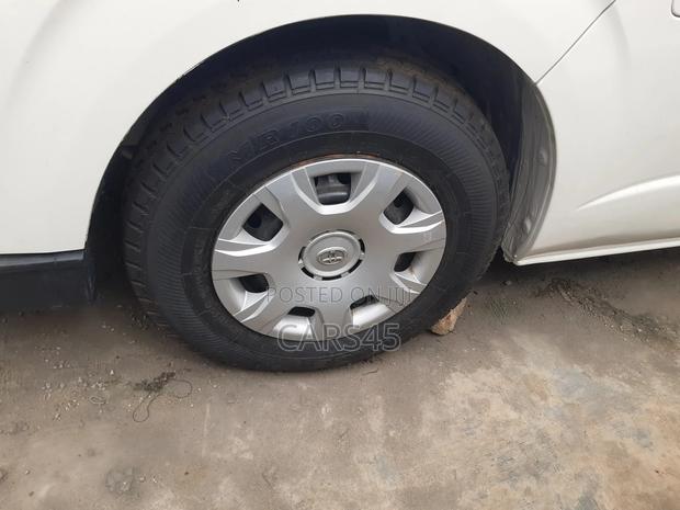 Toyota HiAce 2010 White