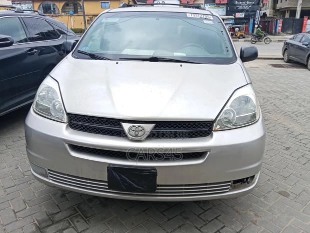 Toyota Sienna 2004 Silver