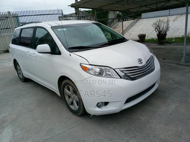 Toyota Sienna 2012 White