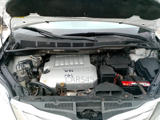 Toyota Sienna 2012 White